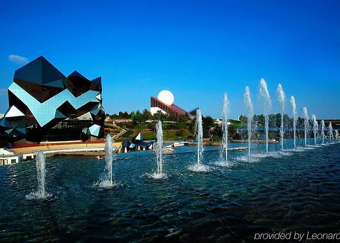 宜必思普瓦捷博里于酒店 3*