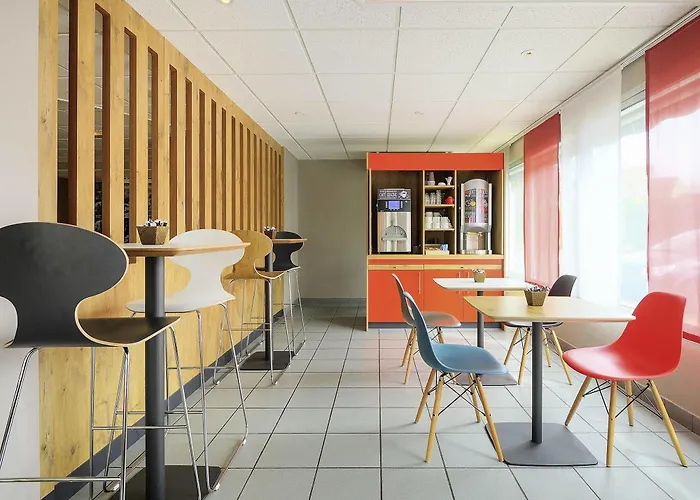 宜必思普瓦捷博里于酒店 3*