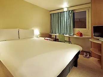 宜必思普瓦捷博里于酒店